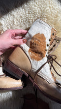 Load image into Gallery viewer, Vintage cowhide roper boots size 6

