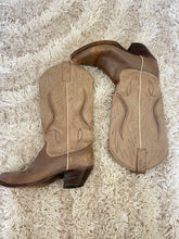 Load image into Gallery viewer, Vintage Ralph Lauren boots size 6
