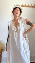 Load image into Gallery viewer, Vintage shell necklaces (2)
