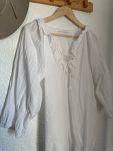 Load image into Gallery viewer, Vintage ruffle cotton blouse
