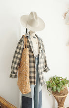 Load image into Gallery viewer, Vintage Woolrich button up
