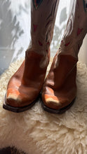 Load image into Gallery viewer, Vintage 1940s 50s acme boots-size 7
