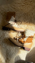 Load image into Gallery viewer, Vintage cowhide roper boots size 6
