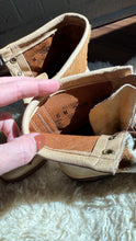 Load image into Gallery viewer, Vintage cowhide roper boots size 6
