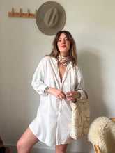 Load image into Gallery viewer, Vintage shell purse
