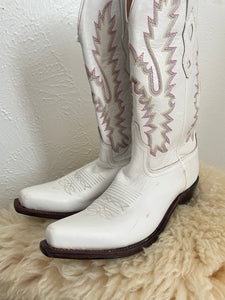 Vintage white cowboy boots size 7.5