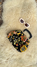 Load image into Gallery viewer, Vintage tapestry bag

