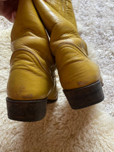 Load image into Gallery viewer, Vintage Tony Lama cowboy boots 8.5
