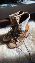 Load image into Gallery viewer, Vintage cowhide roper boots size 6
