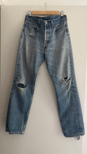 Load image into Gallery viewer, Vintage 80s/90s 501 Levis

