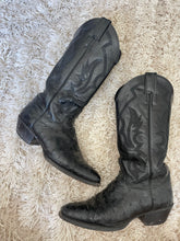 Load image into Gallery viewer, Vintage Justin’s black ostrich boots 8.5
