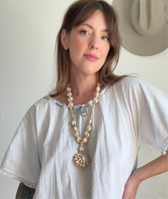 Load image into Gallery viewer, Vintage shell necklace
