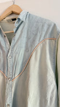 Load image into Gallery viewer, Vintage denim pearl snap
