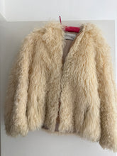Load image into Gallery viewer, Vintage shearling hooded coat
