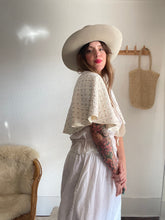 Load image into Gallery viewer, Vintage bed jacket / shawl
