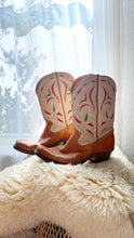 Load image into Gallery viewer, Vintage 1940s 50s acme boots-size 7
