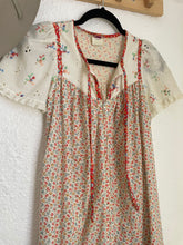 Load image into Gallery viewer, Vintage floral house dress
