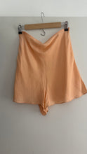 Load image into Gallery viewer, 1930s silk tap shorts

