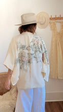 Load image into Gallery viewer, Vintage silk Haori kimono
