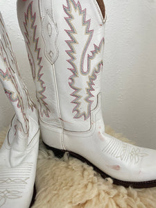 Vintage white cowboy boots size 7.5