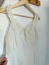 Load image into Gallery viewer, Vintage 1940s rayon slip dress
