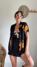 Load image into Gallery viewer, Vintage floral button down
