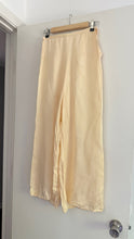 Load image into Gallery viewer, 1930s buttercream silk pants

