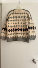 Load image into Gallery viewer, Vintage wool sweater
