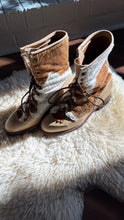 Load image into Gallery viewer, Vintage cowhide roper boots size 6
