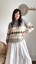 Load image into Gallery viewer, Vintage wool sweater
