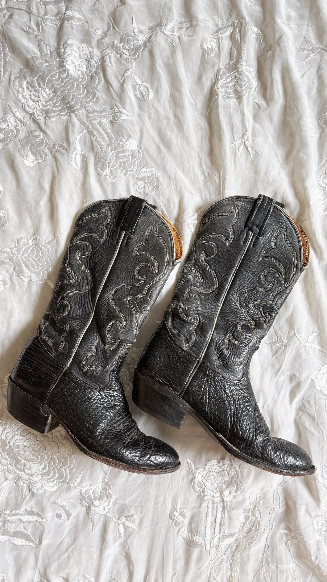 Vintage black cowboy boots- women’s 8 D