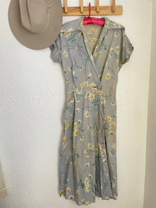 Vintage 1940s daisy dress