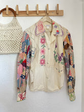 Load image into Gallery viewer, Vintage quilted button up
