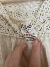 Load image into Gallery viewer, Vintage gauze crochet top
