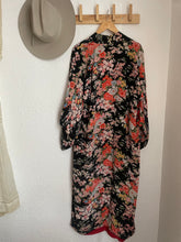 Load image into Gallery viewer, Vintage floral kimono
