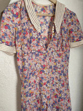 Load image into Gallery viewer, Vintage 1930s/40s floral dress
