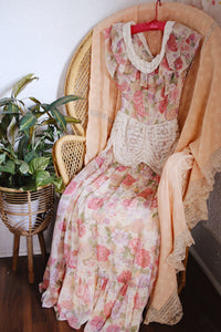 Vintage floral & lace dress