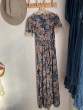Load image into Gallery viewer, Vintage 70s floral dress
