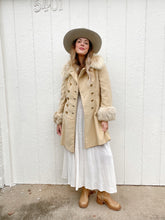 Load image into Gallery viewer, Vintage shearling coat

