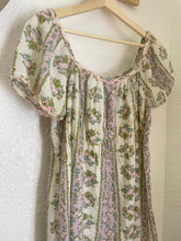 Load image into Gallery viewer, Vintage floral puff sleeve dress
