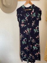 Load image into Gallery viewer, Vintage 1940s floral dress
