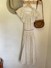 Load image into Gallery viewer, Vintage off the shoulder floral dress

