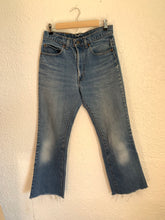 Load image into Gallery viewer, Vintage 517 Levis size 30x26
