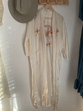 Load image into Gallery viewer, Vintage silk Kimono
