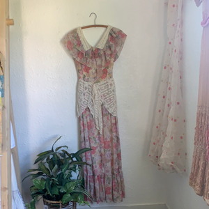 Vintage floral & lace dress
