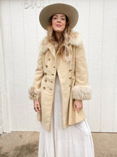 Load image into Gallery viewer, Vintage shearling coat
