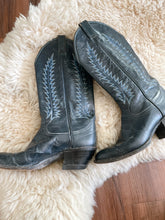 Load image into Gallery viewer, Vintage Tony Lama cowboy boots-7.5
