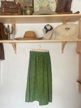 Load image into Gallery viewer, Vintage green daisy skirt
